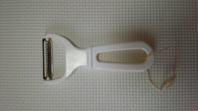 100均千切りピーラー