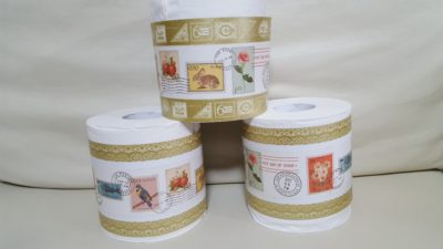 トイレットペーパーホルダーを付けたトイレットペーパー