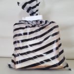 100均デザインポリ袋に食パンを入れた写真