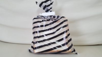 100均デザインポリ袋に食パンを入れた写真