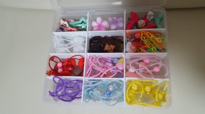 100均クラフトパーツケースに髪ゴムを入れた写真