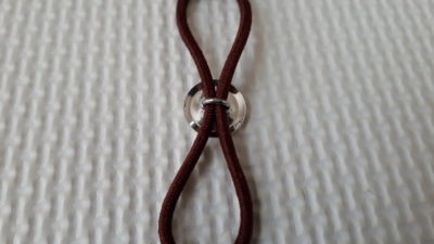 太いゴムも通るくるみボタンの穴