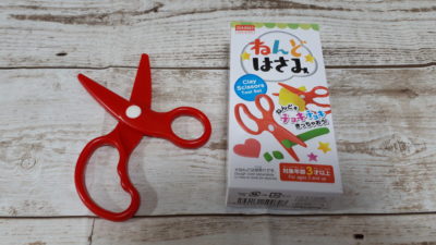 100均お米粘土のはさみ