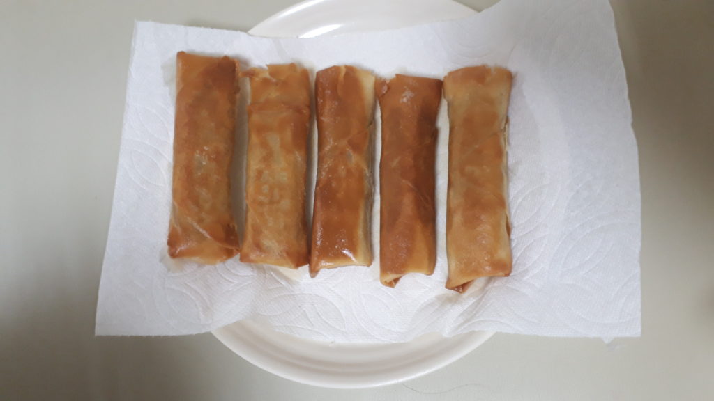 春巻きを揚げて並べた写真